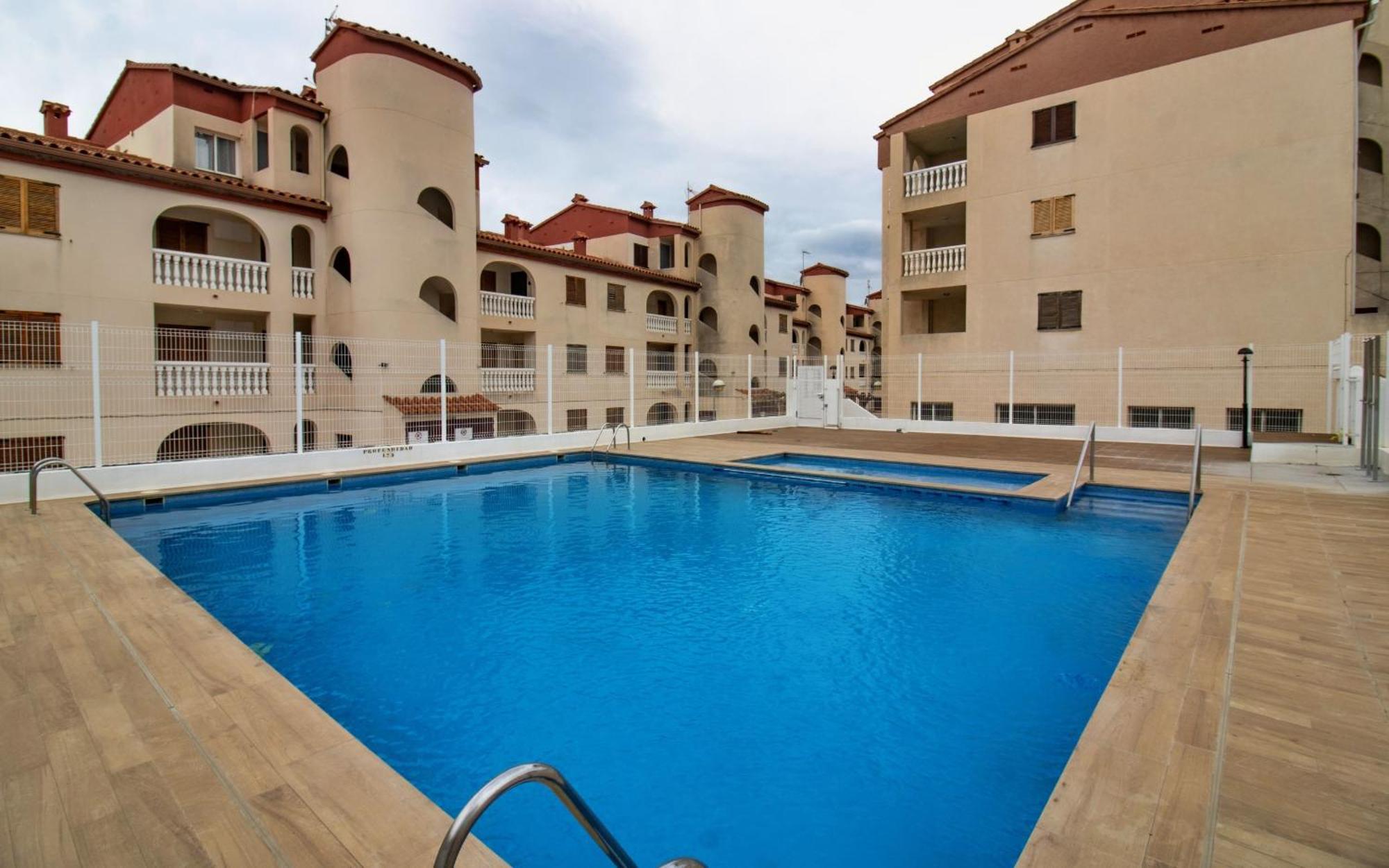 Con Aire Acondicionado Y Piscina